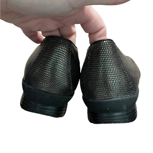 Dansko Slip On Black / Gray Leather Upper Flat Shoes Size 8.5 - Picture 3 of 7